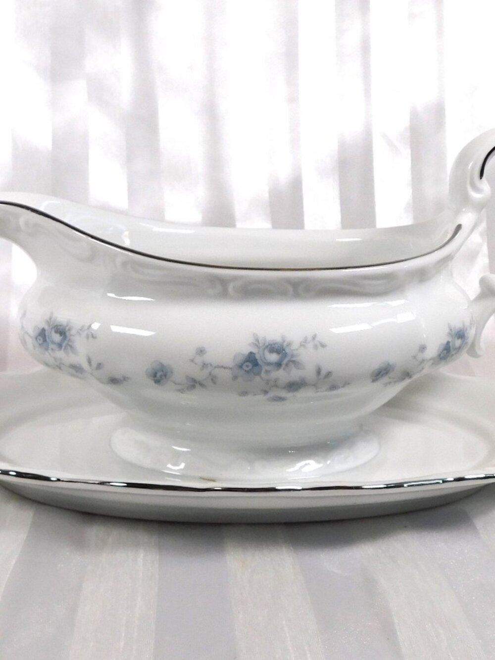 Johann Haviland Blue Garland Gravy Boat-Bavaria Backstamp # 26107